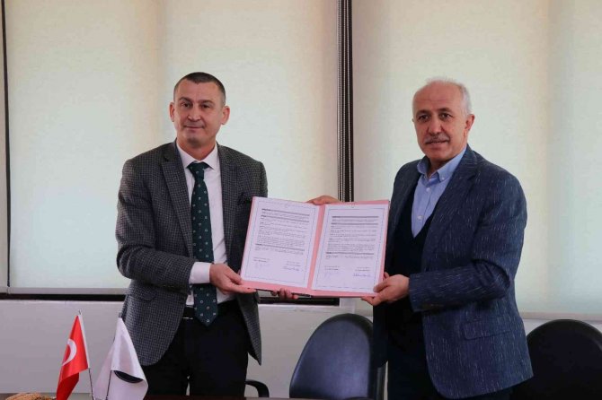 Toros Üniversitesi İle Akdeniz Belediyesi Arasında İşbirliği Protokolü