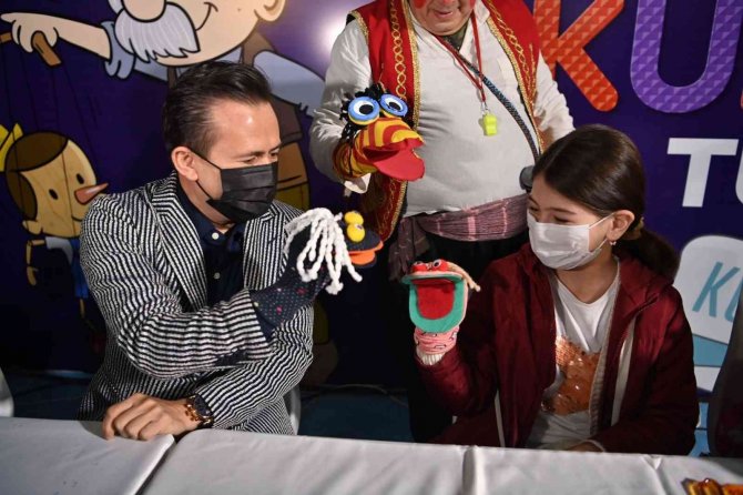 Dünya Kukla Festivali’ni 10 Bin Çocuk Ziyaret Etti