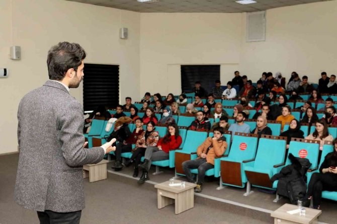 Yks’ye Hazırlanan Öğrencilere Seminer