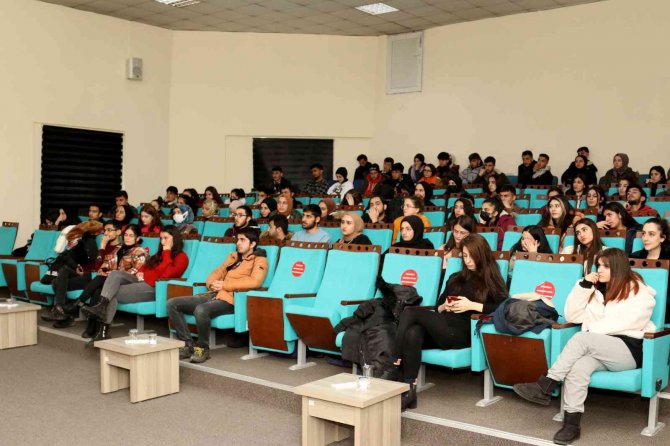 Yks’ye Hazırlanan Öğrencilere Seminer