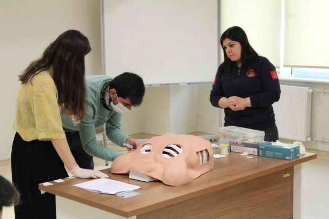 Hava Ambulansı Personellerine Eskişehir’de Eğitim Verildi