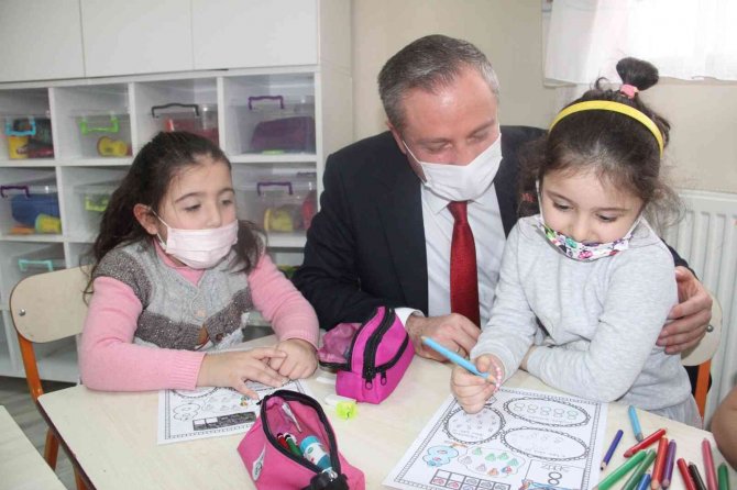 Ağrı Milli Eğitim Müdürü Kökrek’in Okul Ziyaretleri