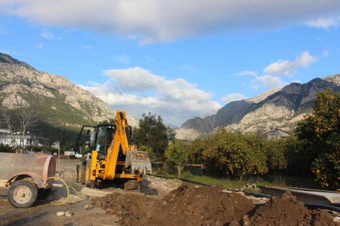 Kemer Kuzdere’de İçme Suyu Hattı Çalışması