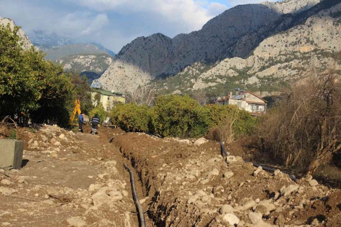 Kemer Kuzdere’de İçme Suyu Hattı Çalışması