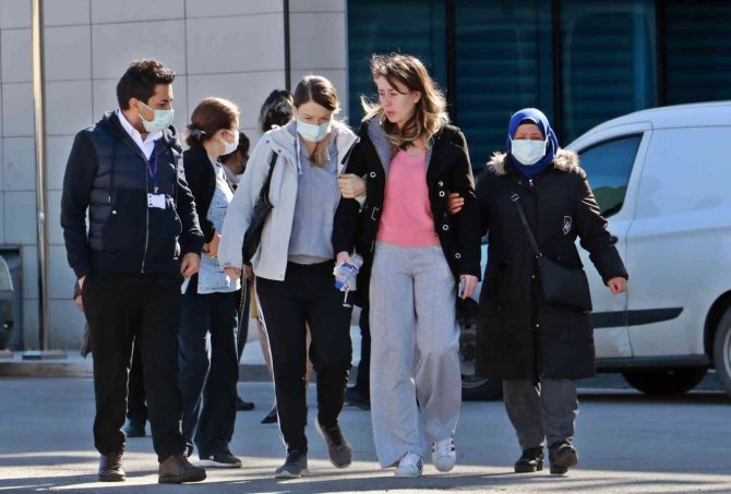 Kadın Doğum Uzmanı Kalbine Yenik Düştü, Eşi Ayakta Durmakta Güçlük Çekti