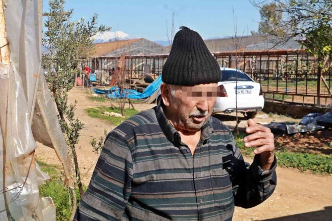 Yaşlı Ve Öfkeli Dede Ortalığı Birbirine Kattı, Sinirini Kamyonet Lastiğine Ateş Ederek Çıkardı