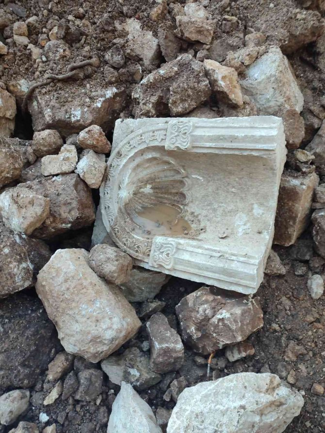 1’inci Derece Sit Alanında Kaçak Kazı Yapan 11 Şahıs Suçüstü Yakalandı