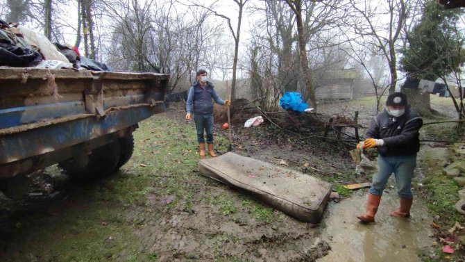 Tüm Ekipler Çöp Evi Boşaltmak İçin Dakikalarca Dil Döküp İkna Etti