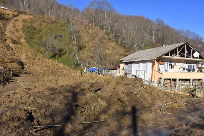 Bartın’da Heyelan Tehlikesi Bir Ev Boşaltıldı
