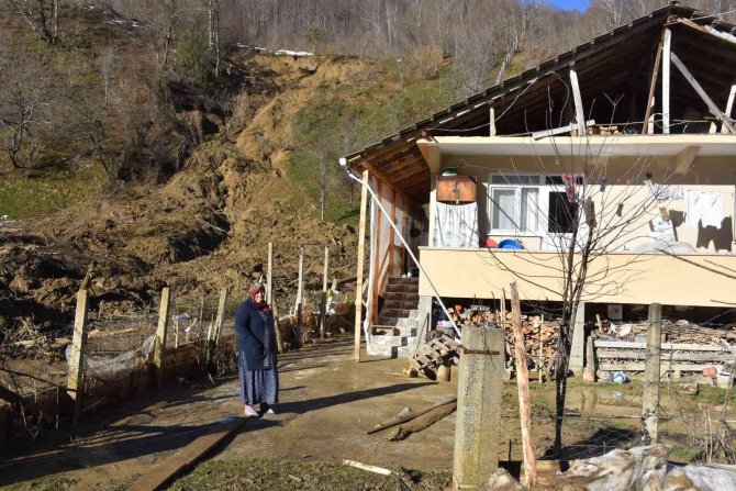Bartın’da Heyelan Tehlikesi Bir Ev Boşaltıldı