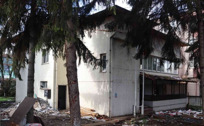Kütüphanenin İç Tadilatı Tamamlanıyor