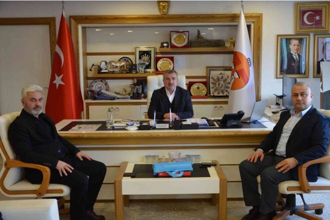 Başkan Özdemir: “Çalışanlarımızın Yanında Olmaya Devam Edeceğiz”