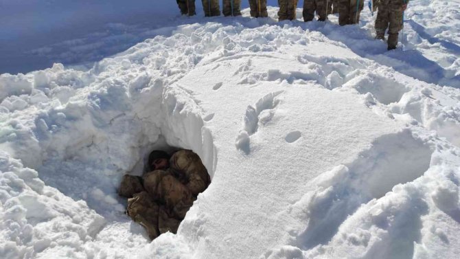 Bingöl’de Güvenlik Korucularına Çığ Eğitimi Verildi