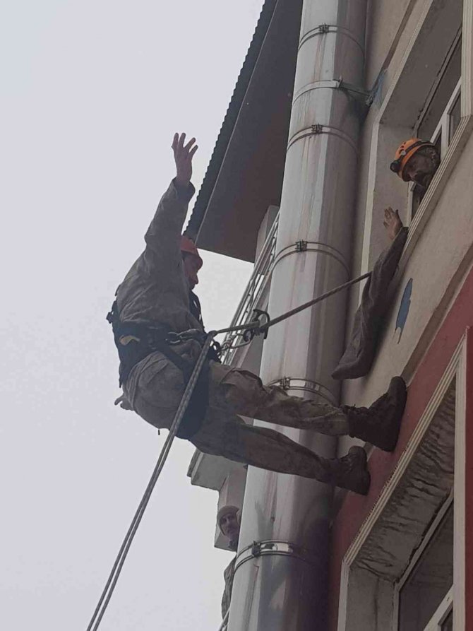 Bingöl’de Güvenlik Korucularına Çığ Eğitimi Verildi