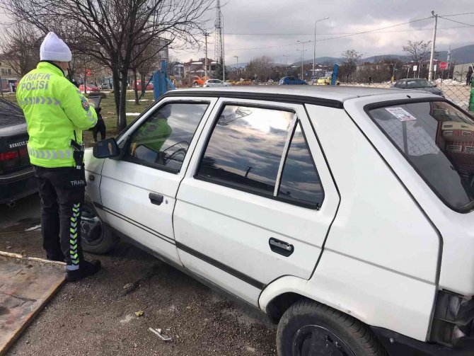 Bolu’da Tehlike Oluşturan Hurda Araçlar Çekicilerle Toplandı
