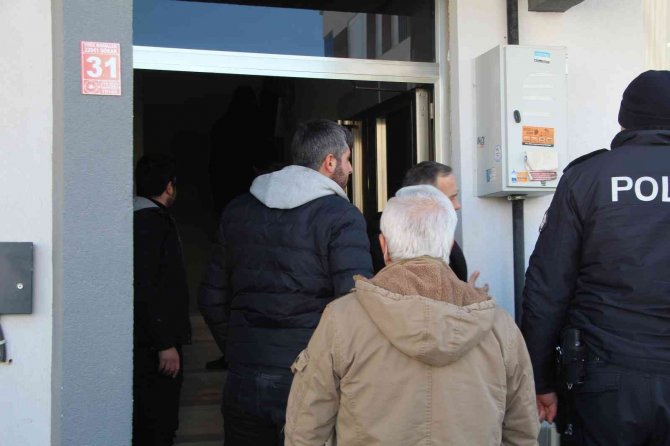 Boşanma Aşamasındaki Eşini Tüfekle Rehin Aldı