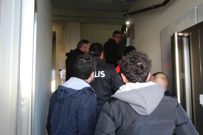 Boşanma Aşamasındaki Eşini Tüfekle Rehin Aldı