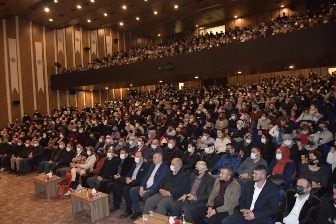Biga’da Hayati İ̇nanç’ın Programına Yoğun İlgi