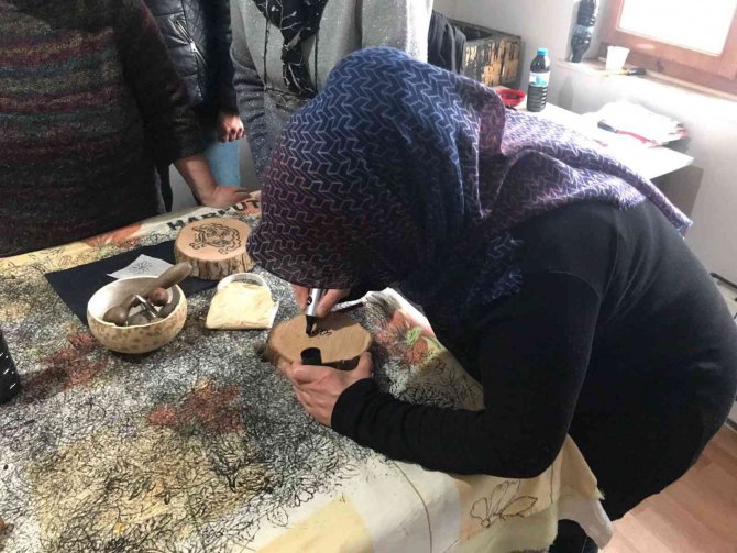 Unutulmaya Yüz Tutmuş ‘Çit Baskı Sanatı’ Ev Kadınlarının Elinde Hayat Buluyor