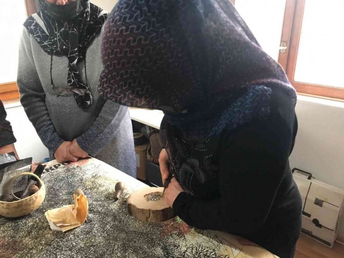 Unutulmaya Yüz Tutmuş ‘Çit Baskı Sanatı’ Ev Kadınlarının Elinde Hayat Buluyor