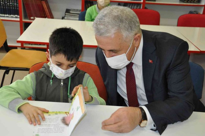 Kars’ta 552 Okulun 321’ine Kütüphane Kuruldu