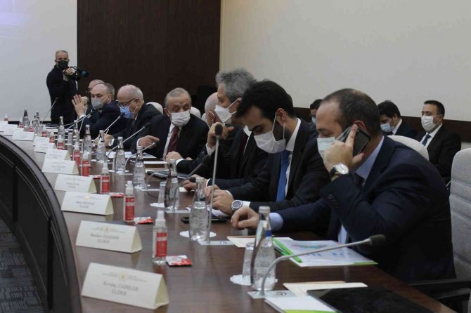 Bakan Dönmez, 21 Elektrik Dağıtım Bölgesinin Yöneticileri İle Bir Araya Geldi