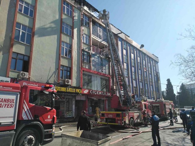 Esenyurt’ta Tadilat Sırasında Çıkan Yangın Paniğe Neden Oldu