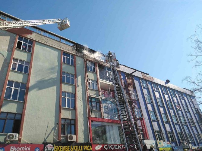 Esenyurt’ta Tadilat Sırasında Çıkan Yangın Paniğe Neden Oldu