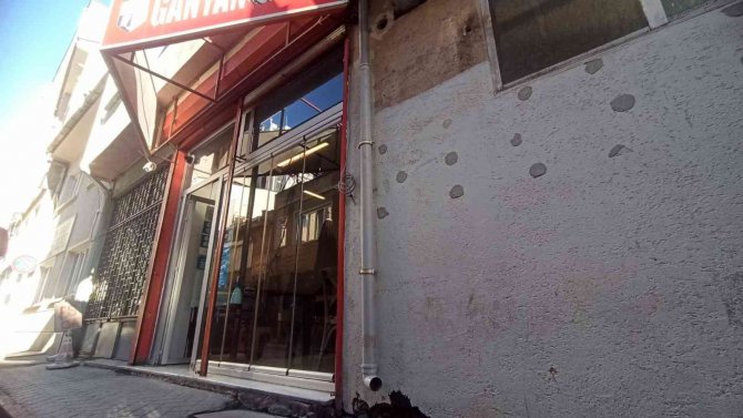 Çalınan Gider Borusunun Yerine Yenisini Takan İşletme Sahibi: “Bunu Da Çalamazlar Sanırım”