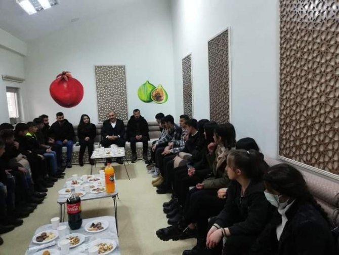 Başkan Dündar Öğrencilerle Bir Araya Geldi