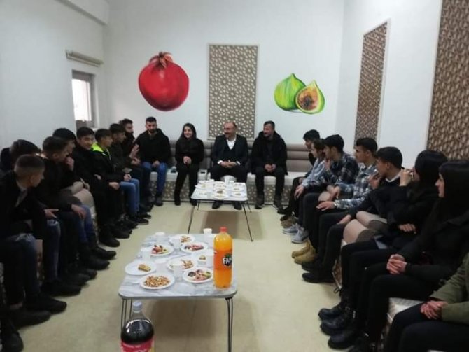 Başkan Dündar Öğrencilerle Bir Araya Geldi