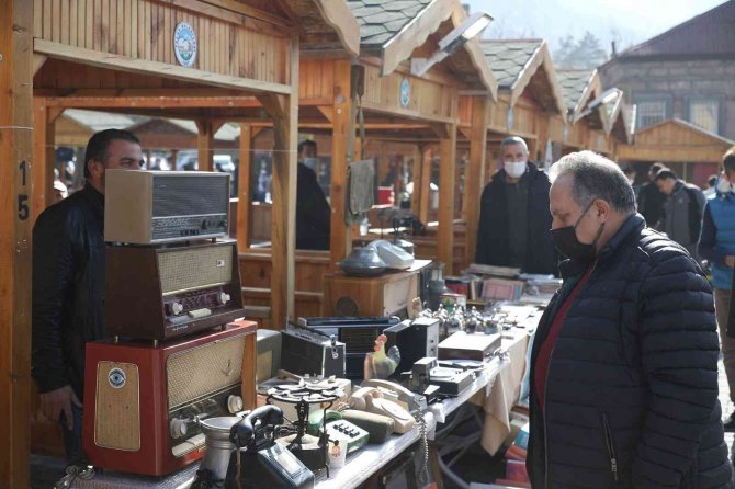Bu Pazar Antikacılar Buluşuyor