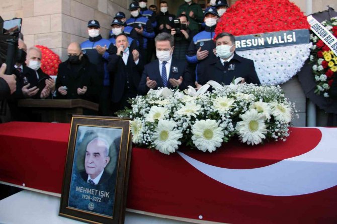 Eski Giresun Belediye Başkanı Işık İçin Belediye Önünde Tören Düzenlendi
