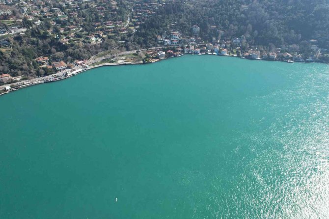 İ̇stanbul Boğazı Turkuaz Rengine Büründü