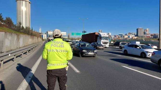 İ̇stoç Tem’de Çakarlı Denetiminde Sürücülere Ceza Yağdı