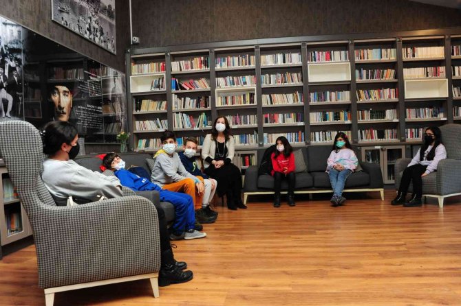 Balçova Felsefe Atölyesi İlk Mezunlarını Verdi