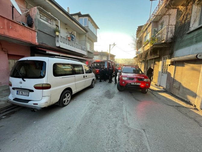 İ̇zmir’deki Bakkalda Önce Yangın, Ardından Patlama: 4 Yaralı