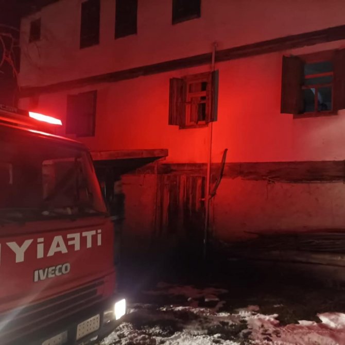 Eflani İlçesinde 2 Yangın Büyümeden Söndürüldü
