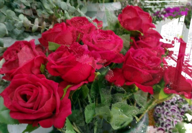 Çiçeklere ’14 Şubat’ Zammı