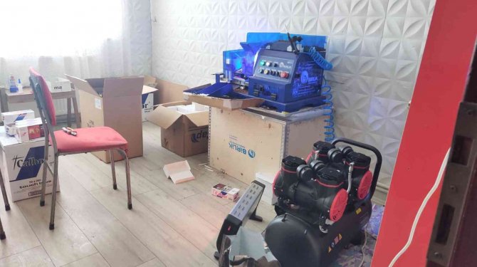 Evinde Kaçak Sigara Dolumu Yapan Şahıs Suçüstü Yakalandı