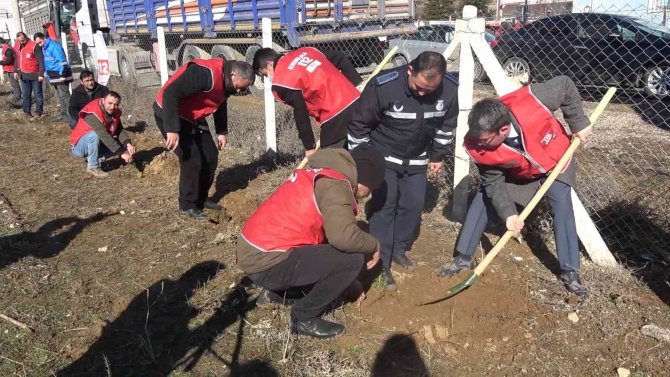 112 Fidan 112 Saniyede Toprakla Buluşturuldu