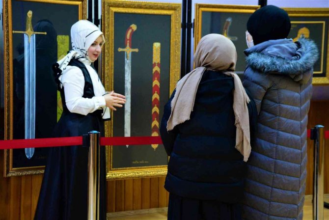 Topkapı Sarayı’ndaki Kutsal Emanetler, Tarih Meraklılarının Ayağına Gidiyor