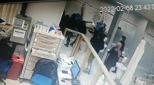 Gözü Dönen Hasta Yakınları 5 Hastane Personelini Feci Şekilde Darp Etti