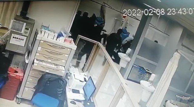 Gözü Dönen Hasta Yakınları 5 Hastane Personelini Feci Şekilde Darp Etti
