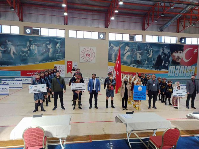 Halk Oyunlarında Alaşehir’in Gururu Oldular