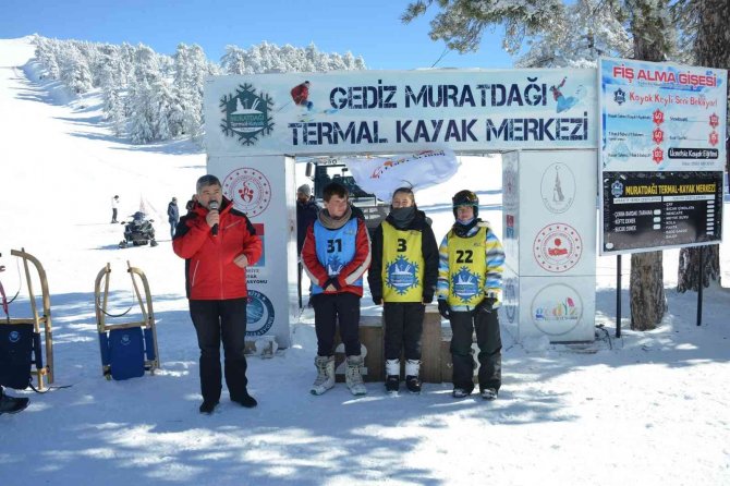 Gediz Muratdağı Termal Kayak Merkezi’nde Kayak Ve Kızak Yarışmaları