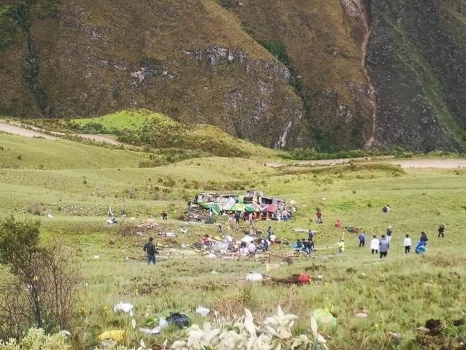 Peru’da Yolcu Otobüsü Vadiye Yuvarlandı: 22 Ölü, 33 Yaralı