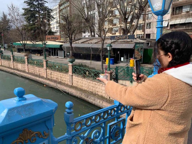 Kirliliği Görünce Çektiği Fotoğrafları Paylaşmaktan Vazgeçti