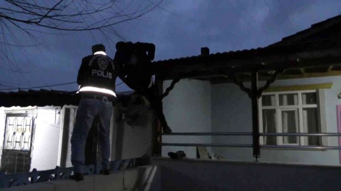 Sakarya’da Şafak Vakti Dron Destekli Operasyon: 14 Gözaltı