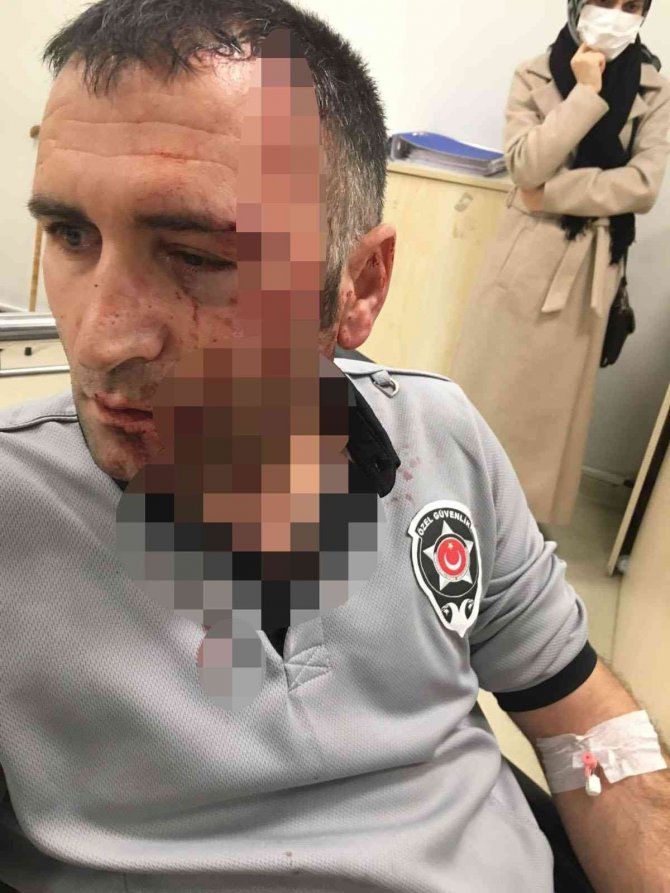 Silivri’de Banka Şubesinde Güvenlik Görevlisine Saldırı Kamerada